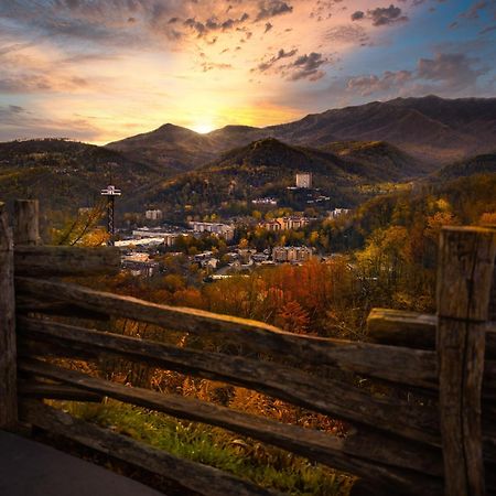Serenity Heights, Amazing Views, Hot Tub Pool Access, 1089 Free Tickets Each Paid Day, Dollywood Гатлінбург Екстер'єр фото