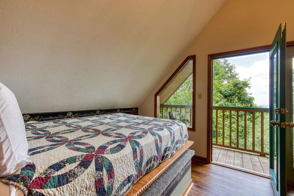 Serenity Heights, Amazing Views, Hot Tub Pool Access, 1089 Free Tickets Each Paid Day, Dollywood Гатлінбург Екстер'єр фото