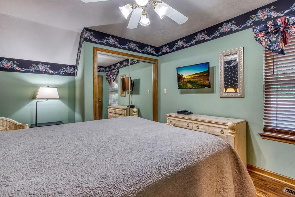 Serenity Heights, Amazing Views, Hot Tub Pool Access, 1089 Free Tickets Each Paid Day, Dollywood Гатлінбург Екстер'єр фото